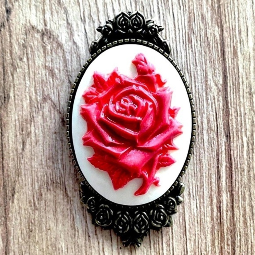 Handmade Red Rose Cameo Victorian Style Brooch, NWT